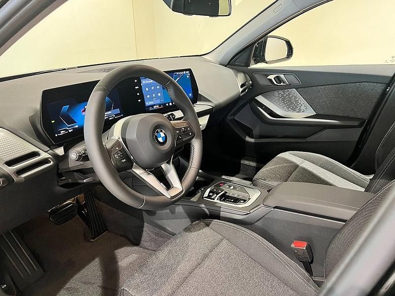 Begagnad BMW 120 M Sport 170 HK (125 kW) 2025 Svart Halvkombi