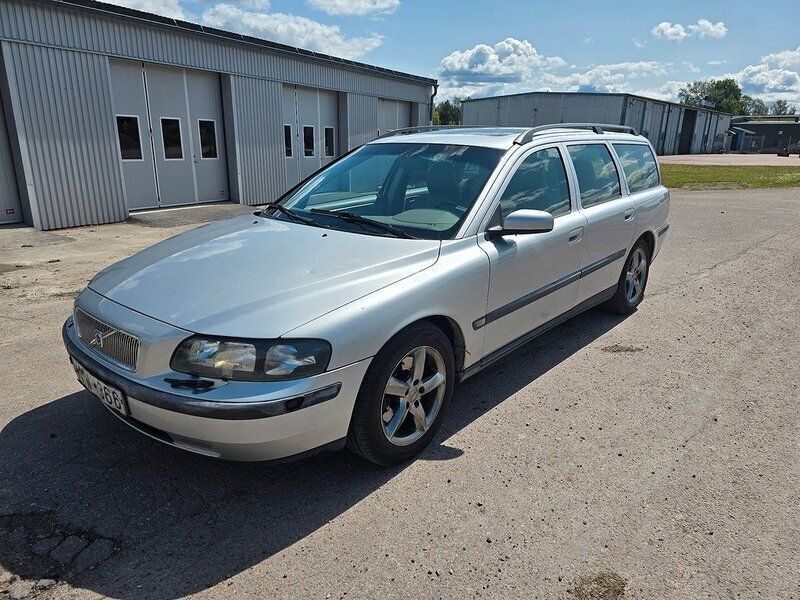 Ljusgrå Begagnad 2003 Volvo V70 Business Edition Kombi | 14 900 kr (Lite dyr) - Bild 1/4