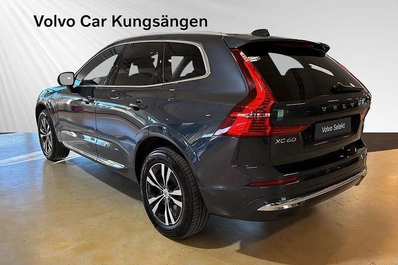 Begagnad Volvo XC60 Core 355 HK (261 kW) 2025 Blå SUV