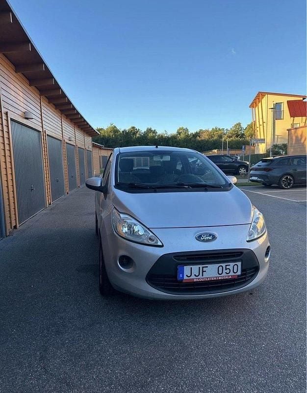 Grå Begagnad 2010 Ford Ka Halvkombi | 28 500 kr (Marknadspris) - Bild 1/4