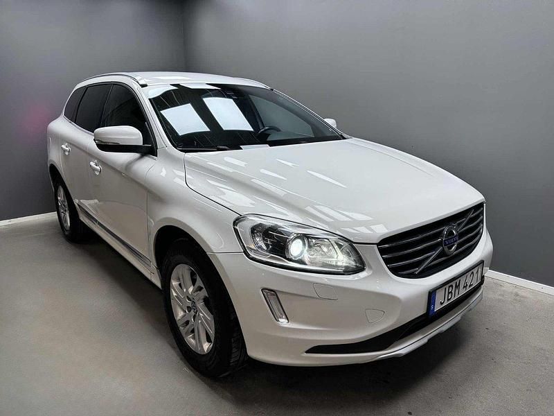 Vit Begagnad 2016 Volvo XC60 Summum SUV | 139 900 kr (Bra pris) - Bild 1/4