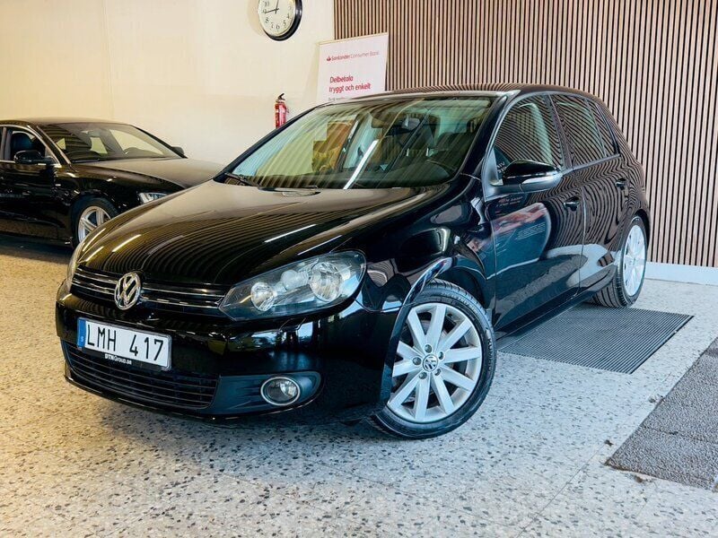 Svart Begagnad 2009 VW Golf VI Halvkombi | 64 900 kr (Marknadspris) - Bild 1/4