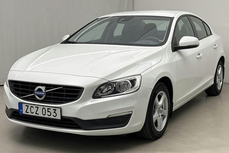 Vit Begagnad 2018 Volvo S60 Standard Sedan | 168 000 kr (Bra pris) - Bild 1/4