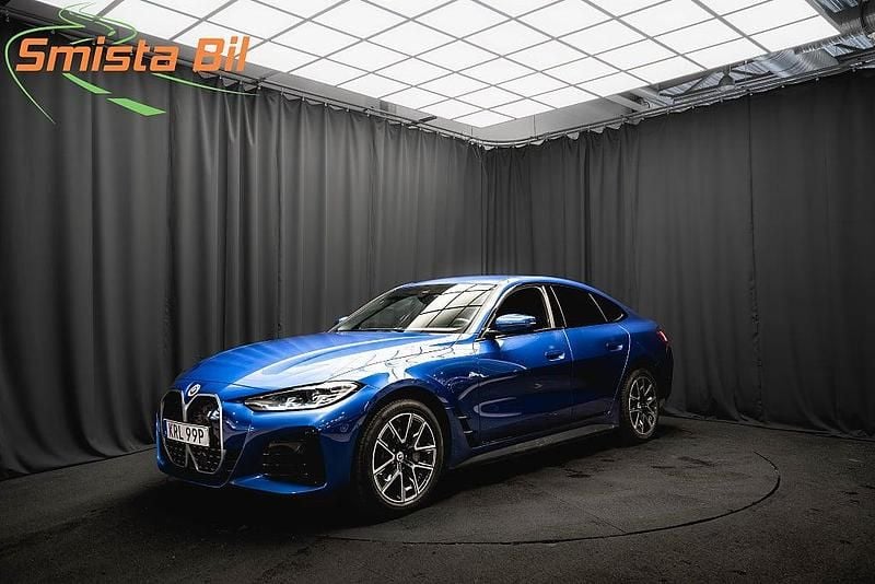 Blå Begagnad 2022 BMW i4 M Sport Sedan | 419 800 kr (Lite dyr) - Bild 1/3