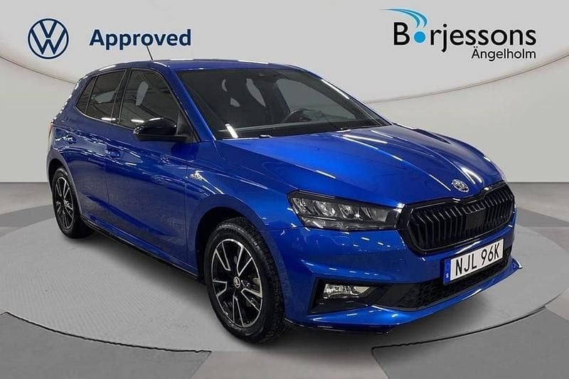 Blå Begagnad 2024 Skoda Fabia Monte Carlo Halvkombi | 214 000 kr (Marknadspris) - Bild 1/4