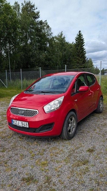 Röd Begagnad 2011 Kia Venga EX Halvkombi | 47 000 kr (Marknadspris) - Bild 1/4