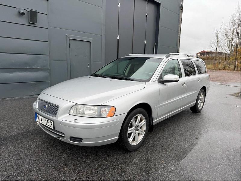 Grå Begagnad 2007 Volvo V70 Standard Kombi | 49 000 kr (Marknadspris) - Bild 1/4