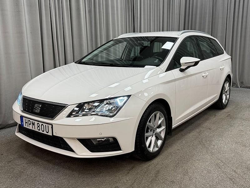 Vit Begagnad 2019 Seat Leon ST Style Kombi | 149 900 kr (Marknadspris) - Bild 1/4
