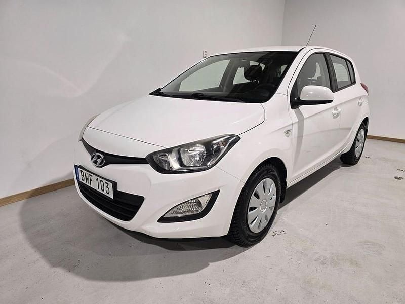 Vit Begagnad 2015 Hyundai i20 Select Kombi | 59 500 kr (Bra pris) - Bild 1/4
