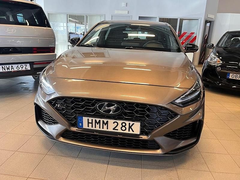 Begagnad Hyundai i30 N Line 159 HK (116 kW) 2020 Brun Halvkombi