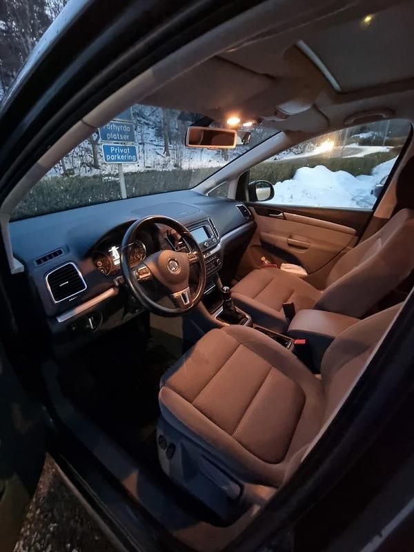 Begagnad VW Sharan 150 HK (110 kW) 2012 Indium grå Minibuss