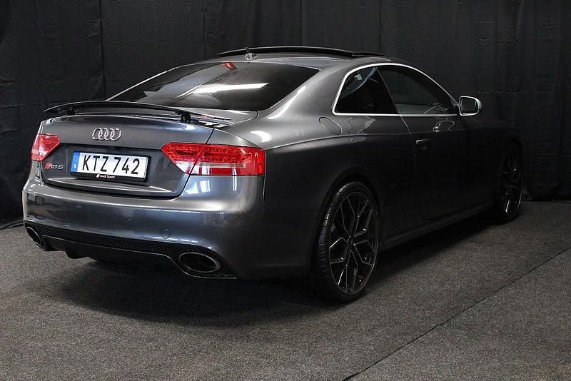 Begagnad Audi RS5 Premium 475 HK (349 kW) 2011 Grå Sportkupé
