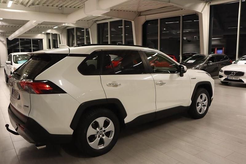 Begagnad Toyota RAV4 Hybrid Executive 222 HK (163 kW) 2019 Vit metallic SUV