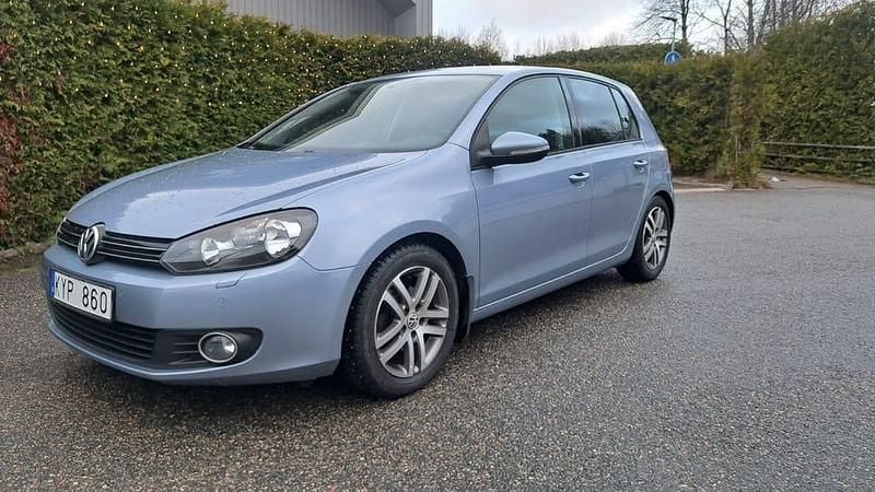 Begagnad 2011 VW Golf VI Halvkombi | 64 900 kr (Marknadspris) - Bild 1/4