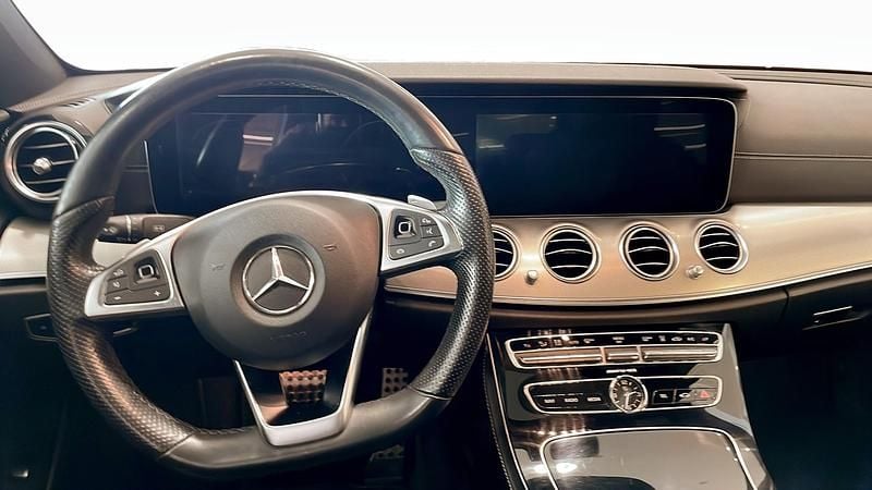 Begagnad Mercedes E220 AMG line 194 HK (142 kW) 2018 Grå Sedan