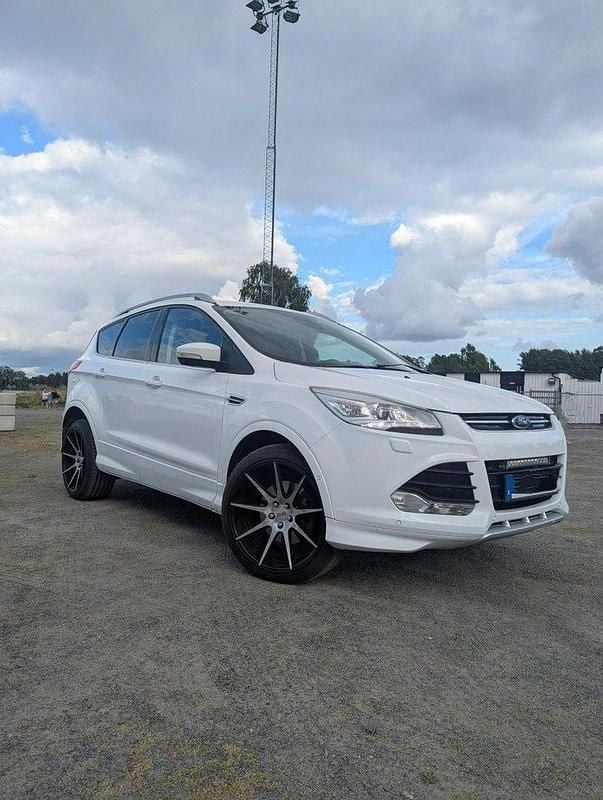 Vit Begagnad 2015 Ford Kuga Titanium X SUV | 119 500 kr (Marknadspris) - Bild 1/4