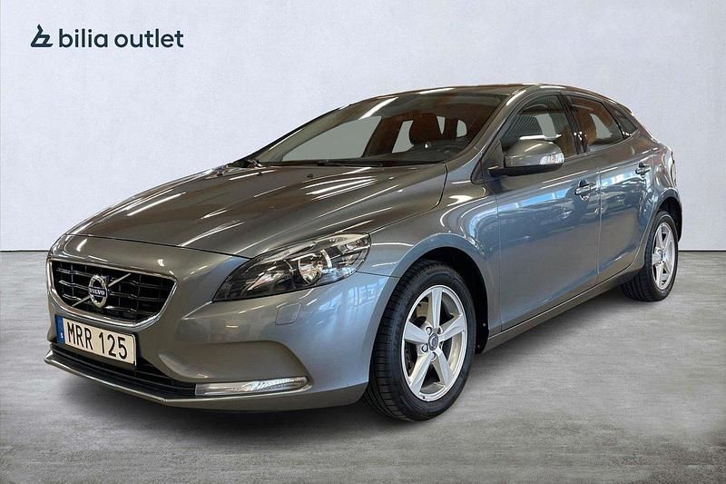 Grå Begagnad 2015 Volvo V40 Kinetic Kombi | 129 900 kr (Marknadspris) - Bild 1/3