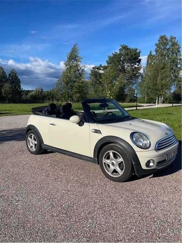 Vit Begagnad 2010 Mini Cooper Cabriolet Cab | 82 000 kr (Marknadspris) - Bild 1/4