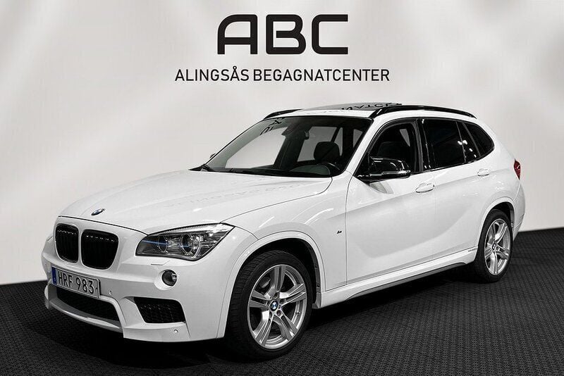 Vit Begagnad 2015 BMW X1 M Sport SUV | 154 900 kr (Bra pris) - Bild 1/4