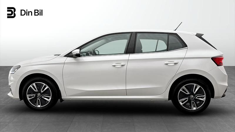 Begagnad Skoda Fabia Style 112 HK (82 kW) 2023 Candy white Halvkombi