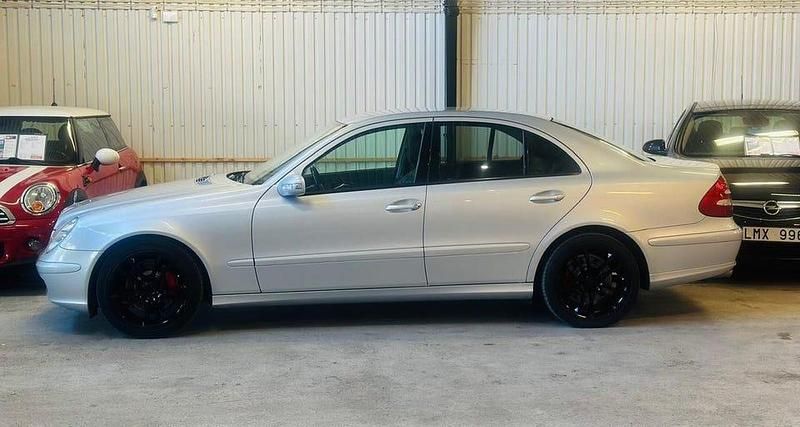Begagnad Mercedes E200 Classic 164 HK (120 kW) 2006 Silver Sedan