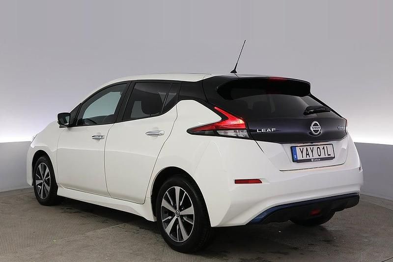 Begagnad Nissan Leaf Acenta 110 kW (150 HK) 2020 Vit Halvkombi