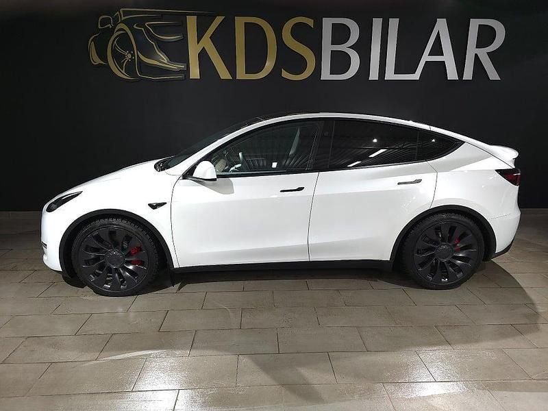 Svart Begagnad 2024 Tesla Model Y Performance SUV | 519 000 kr (Lite dyr) - Bild 1/4
