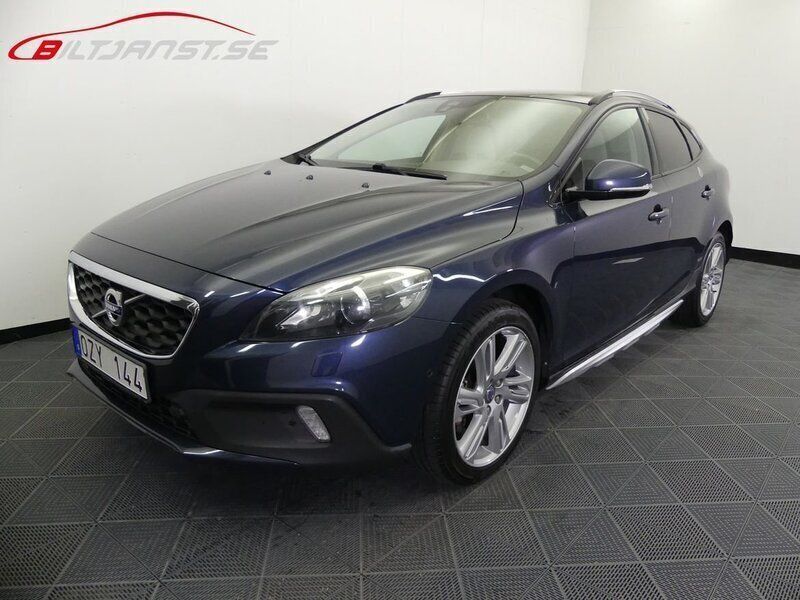 Blå Begagnad 2013 Volvo V40 CC Summum Kombi | 139 900 kr (Marknadspris) - Bild 1/4