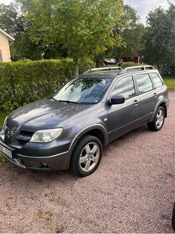 Grå Begagnad 2006 Mitsubishi Outlander SUV | 12 500 kr - Bild 1/4