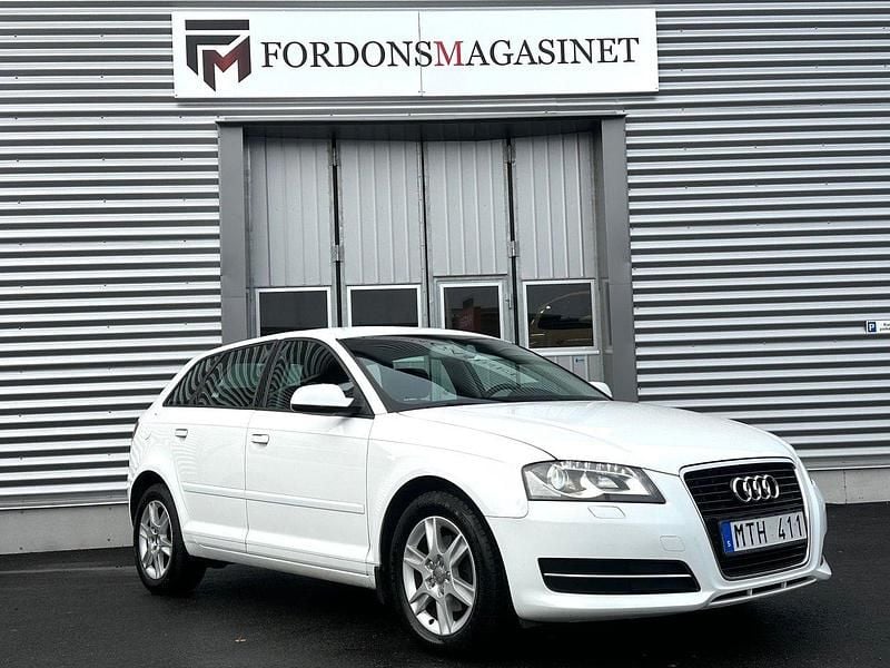 Vit Begagnad 2012 Audi A3 Sportback Halvkombi | 94 800 kr (Marknadspris) - Bild 1/4