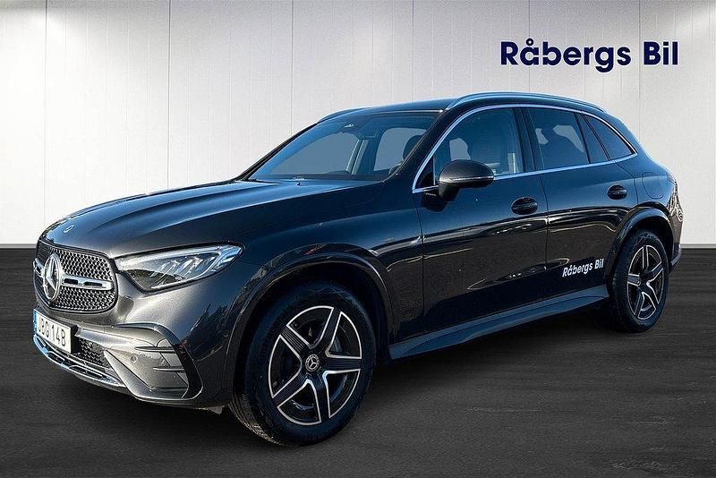 Grå Begagnad 2024 Mercedes GLC300e AMG line SUV | 729 800 kr (Marknadspris) - Bild 1/4