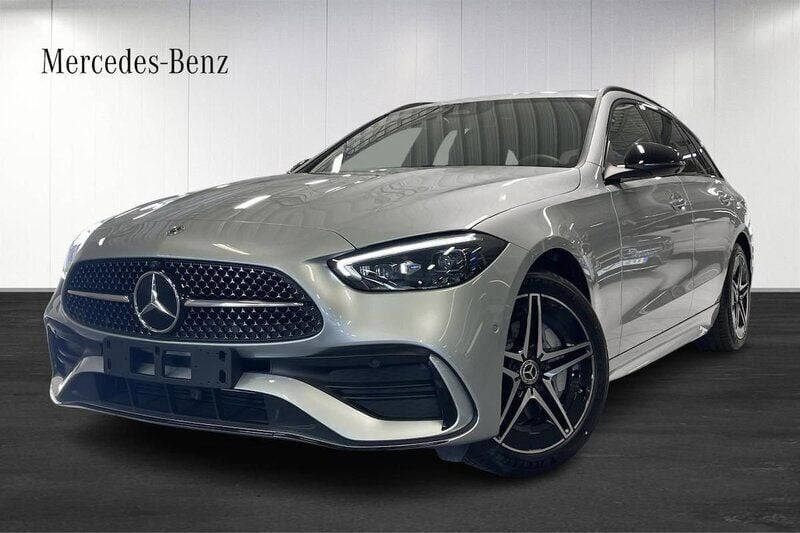 Silver Ny 2024 Mercedes C300e Kombi | 594 400 kr (Marknadspris) - Bild 1/4