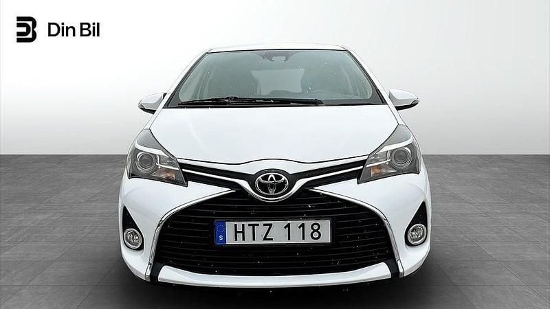 Begagnad Toyota Yaris 99 HK (72 kW) 2015 Vit Halvkombi
