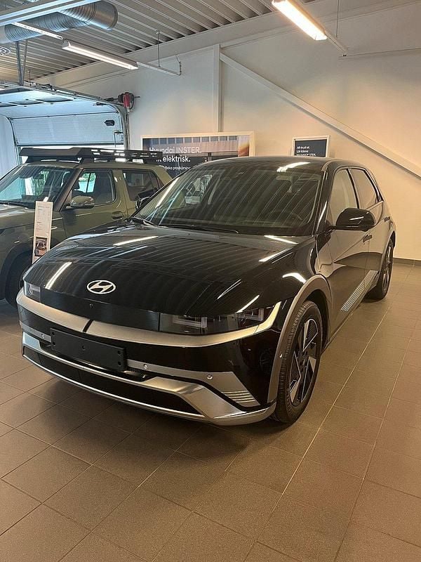 Svart Ny 2025 Hyundai Ioniq 5 Advanced SUV | 638 800 kr - Bild 1/4