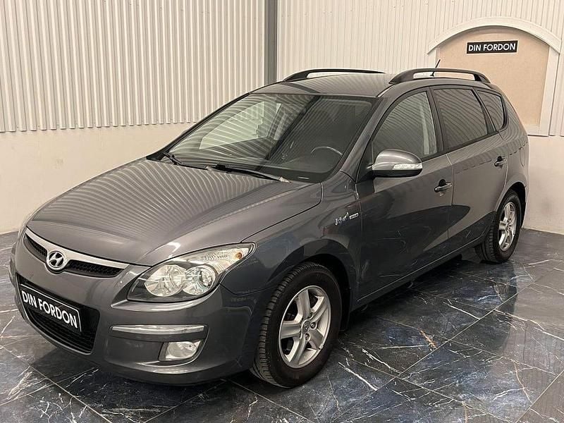 Grå Begagnad 2009 Hyundai i30 Kombi | 29 900 kr (Marknadspris) - Bild 1/4