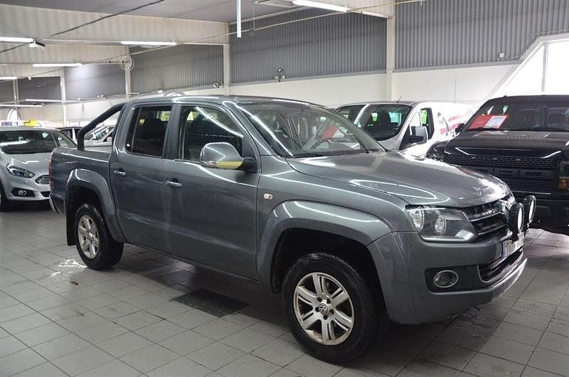 Grå Begagnad 2013 VW Amarok Highline Pickup | 149 900 kr (Superpris) - Bild 1/4