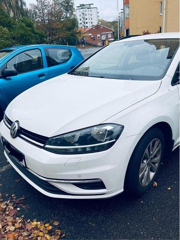 Vit Begagnad 2020 VW Golf VII GT Kombi | 220 000 kr (Lite dyr) - Bild 1/4