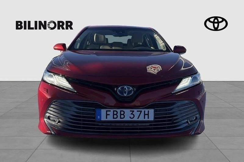 Begagnad Toyota Camry Hybrid Executive 220 HK (161 kW) 2019 Röd Sedan