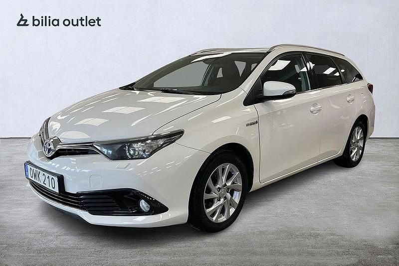 Vit Begagnad 2016 Toyota Auris Touring Sports Active Kombi | 129 800 kr (Marknadspris) - Bild 1/4