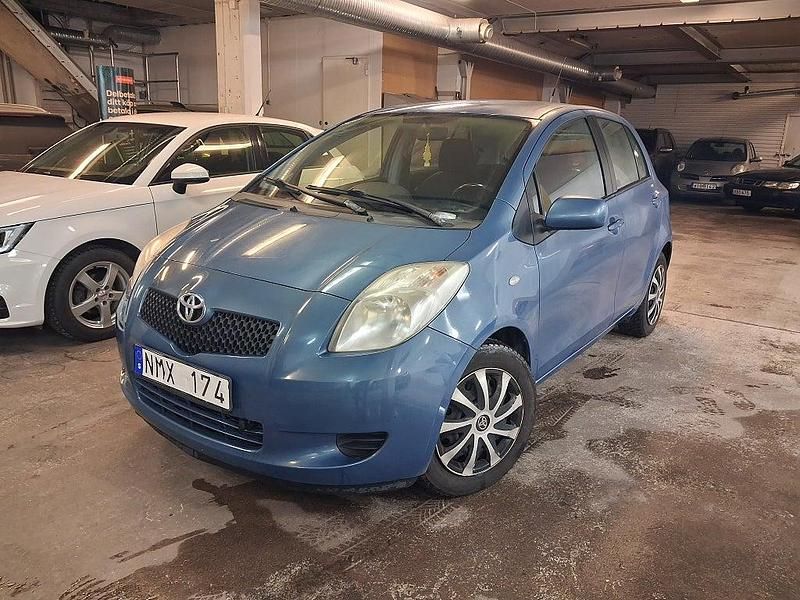 Grå Begagnad 2006 Toyota Yaris Halvkombi | 24 900 kr (Marknadspris) - Bild 1/4