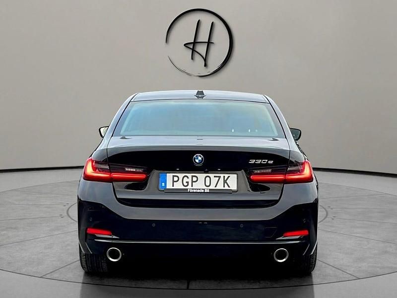 Begagnad BMW 330 292 HK (214 kW) 2023 Svart Sedan