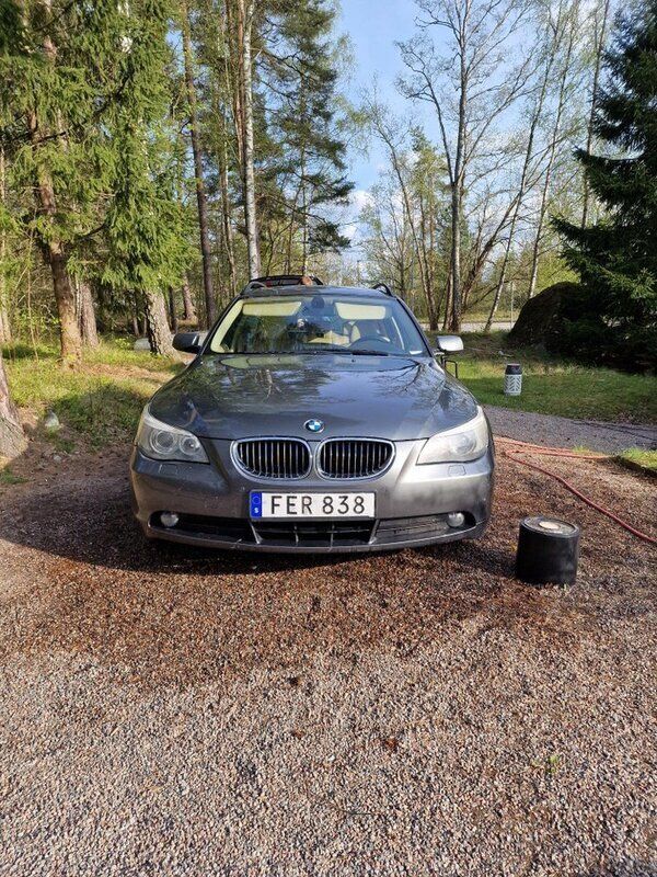 Grå Begagnad 2007 BMW 523 Kombi | 55 000 kr (Marknadspris) - Bild 1/4