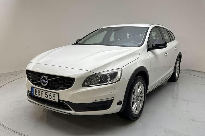 Vit Begagnad 2017 Volvo V60 CC Kombi | 115 000 kr (Superpris) - Bild 1/4