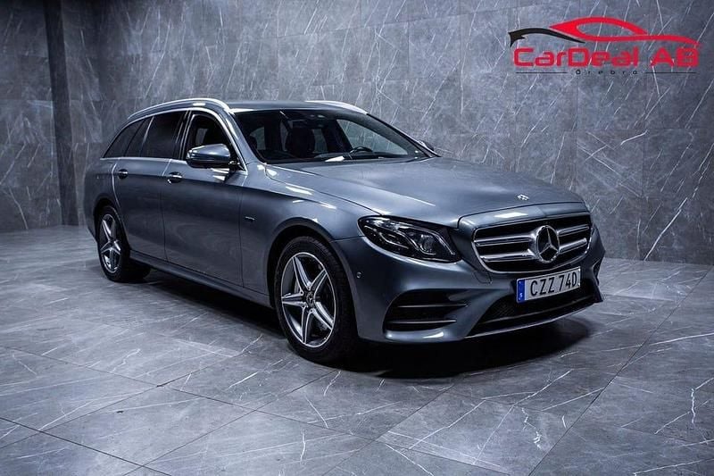 Grå Begagnad 2020 Mercedes E300 AMG Kombi | 349 800 kr (Marknadspris) - Bild 1/4