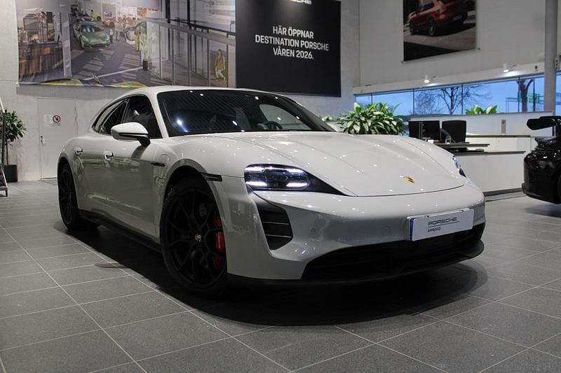 Begagnad Porsche Taycan GTS Sport Turismo 514 kW (700 HK) 2024 Grå Sedan