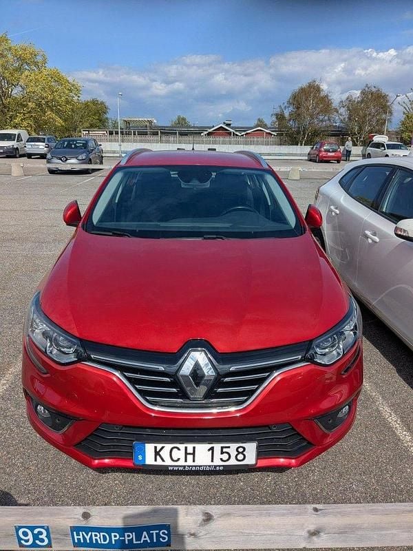 Röd Begagnad 2017 Renault Mégane GrandTour Kombi | 130 000 kr (Marknadspris) - Bild 1/4