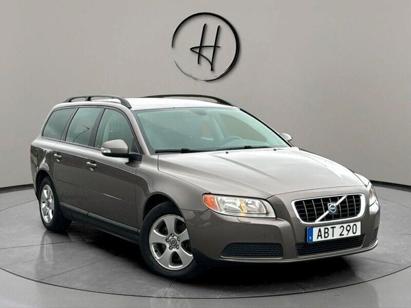 Grå Begagnad 2008 Volvo V70 Kinetic Kombi | 49 900 kr (Marknadspris) - Bild 1/4
