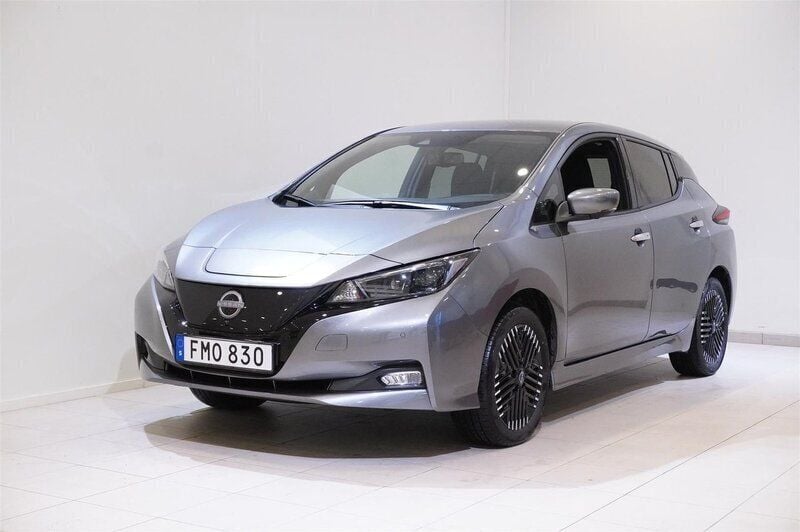 Grå/silver Begagnad 2023 Nissan Leaf N-Connecta Halvkombi | 249 900 kr (Marknadspris) - Bild 1/4
