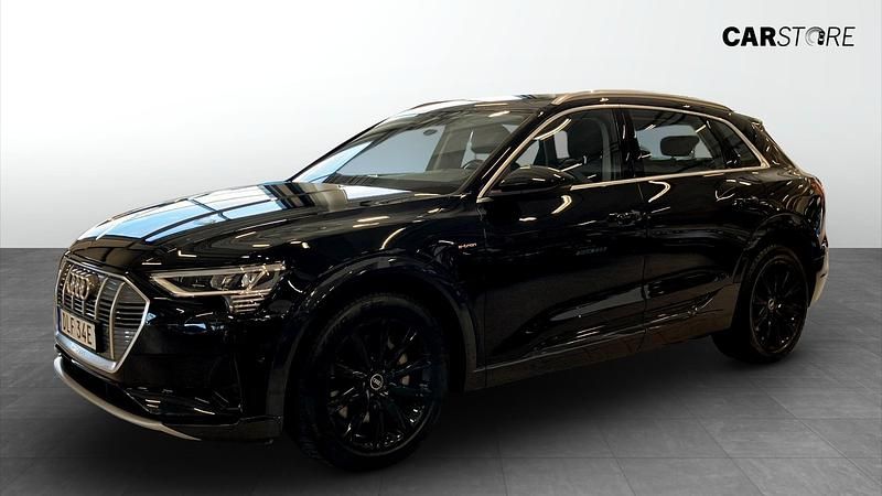 Svart Begagnad 2023 Audi e-tron SUV | 449 900 kr (Marknadspris) - Bild 1/4