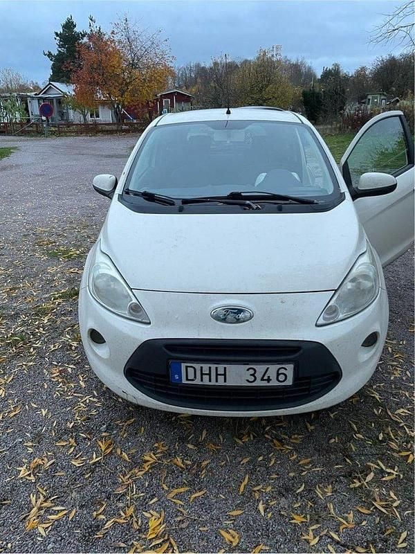 Vit Begagnad 2009 Ford Ka Titanium Halvkombi | 20 900 kr (Marknadspris) - Bild 1/4